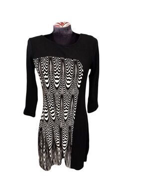 Crystal Wearable Women’s Black Cream Abstract Print Sweater Dress Size Small